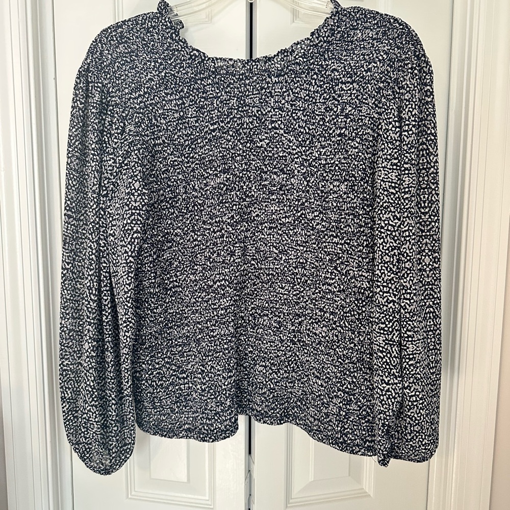 EXPRESS Black and White Printed Balloon Sleeve Top